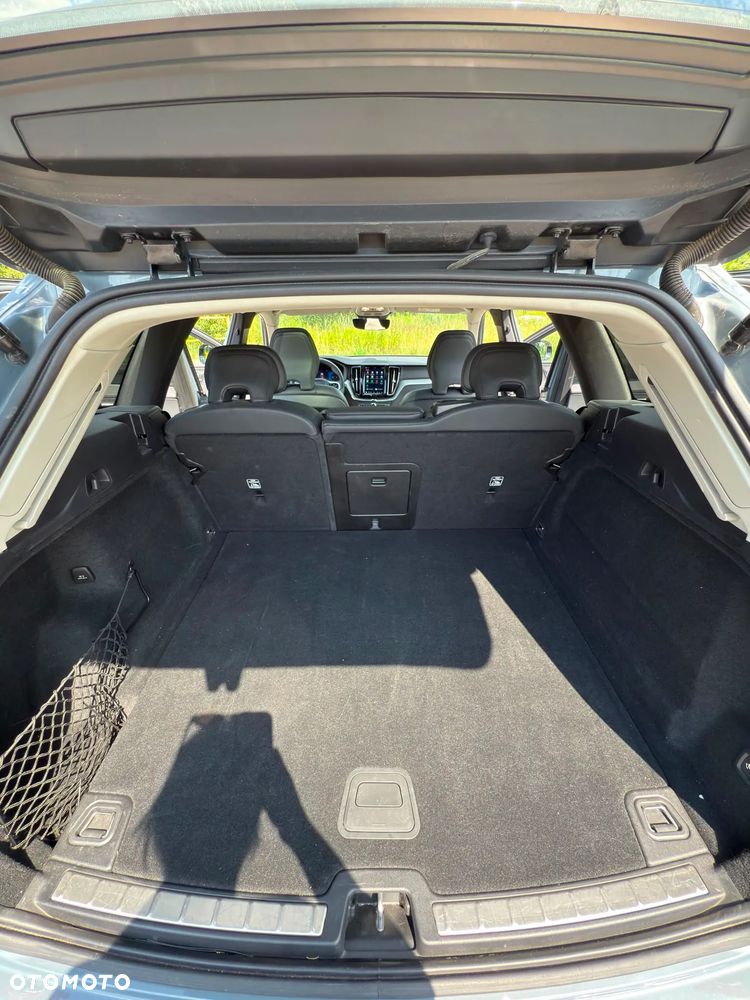 Volvo XC 60 B4 D Plus Dark - 19