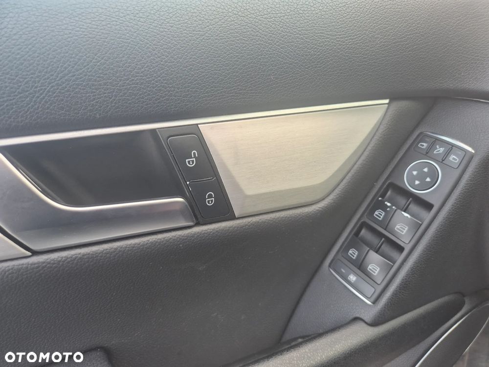 Mercedes-Benz Klasa C 180 BlueEFFICIENCY Avantgarde - 12