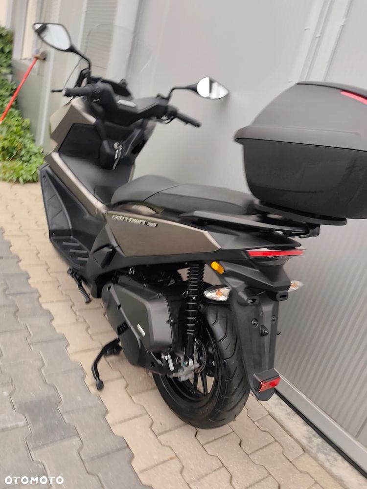 Kymco Skytown - 8