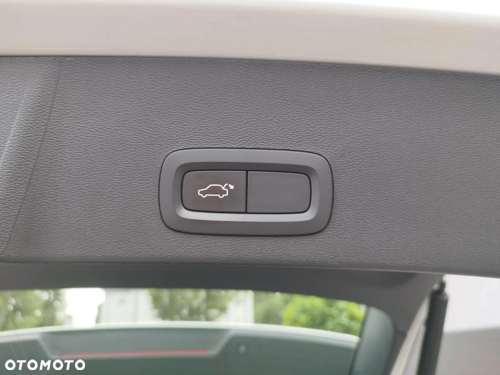 Volvo XC 40 T3 Momentum - 28