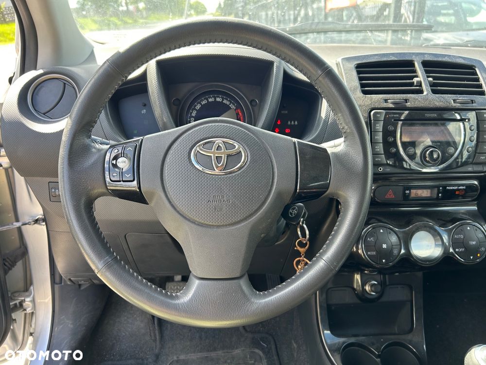 Toyota Urban Cruiser - 38
