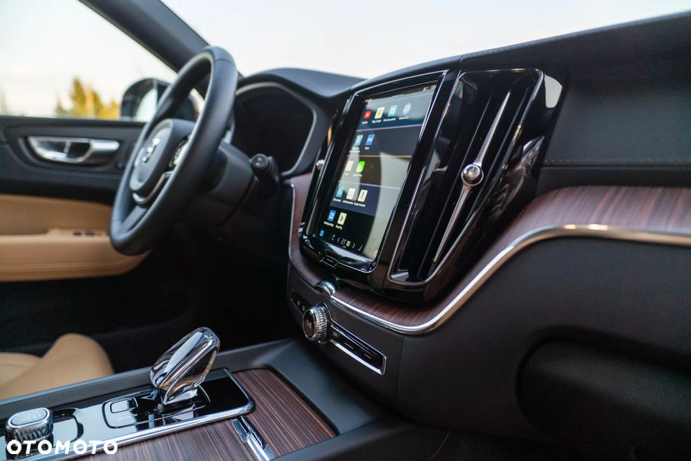 Volvo XC 60 T8 Plug-In Hybrid AWD Ultimate Dark - 25