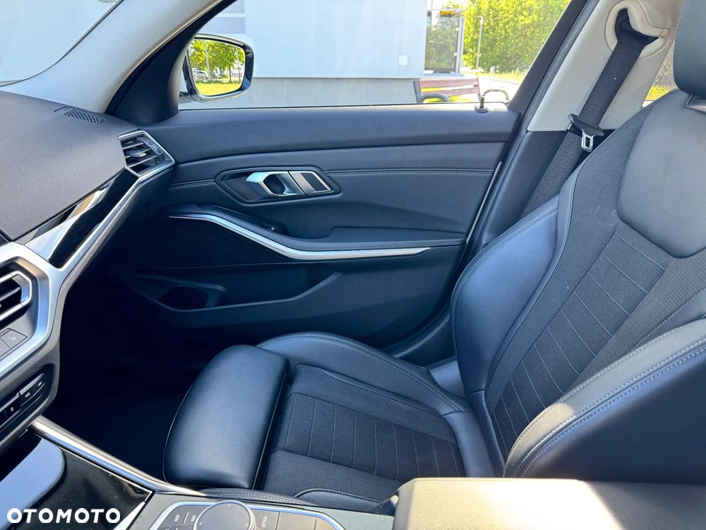 BMW Seria 3 318i Sport Line - 26