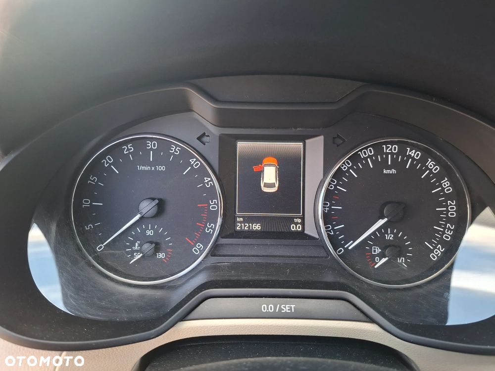 Skoda Octavia 1.6 TDI Ambiente DSG - 24