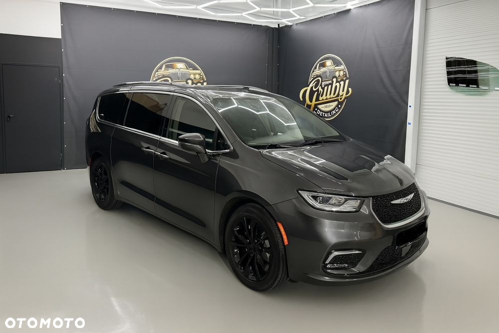 Chrysler Pacifica - 1
