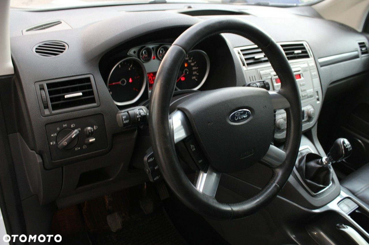 Ford Kuga 2.0 TDCi Titanium - 24