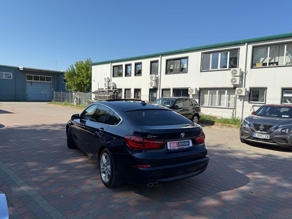 BMW Seria 5 530d xDrive - 7