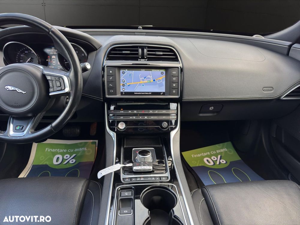 Jaguar XE - 10
