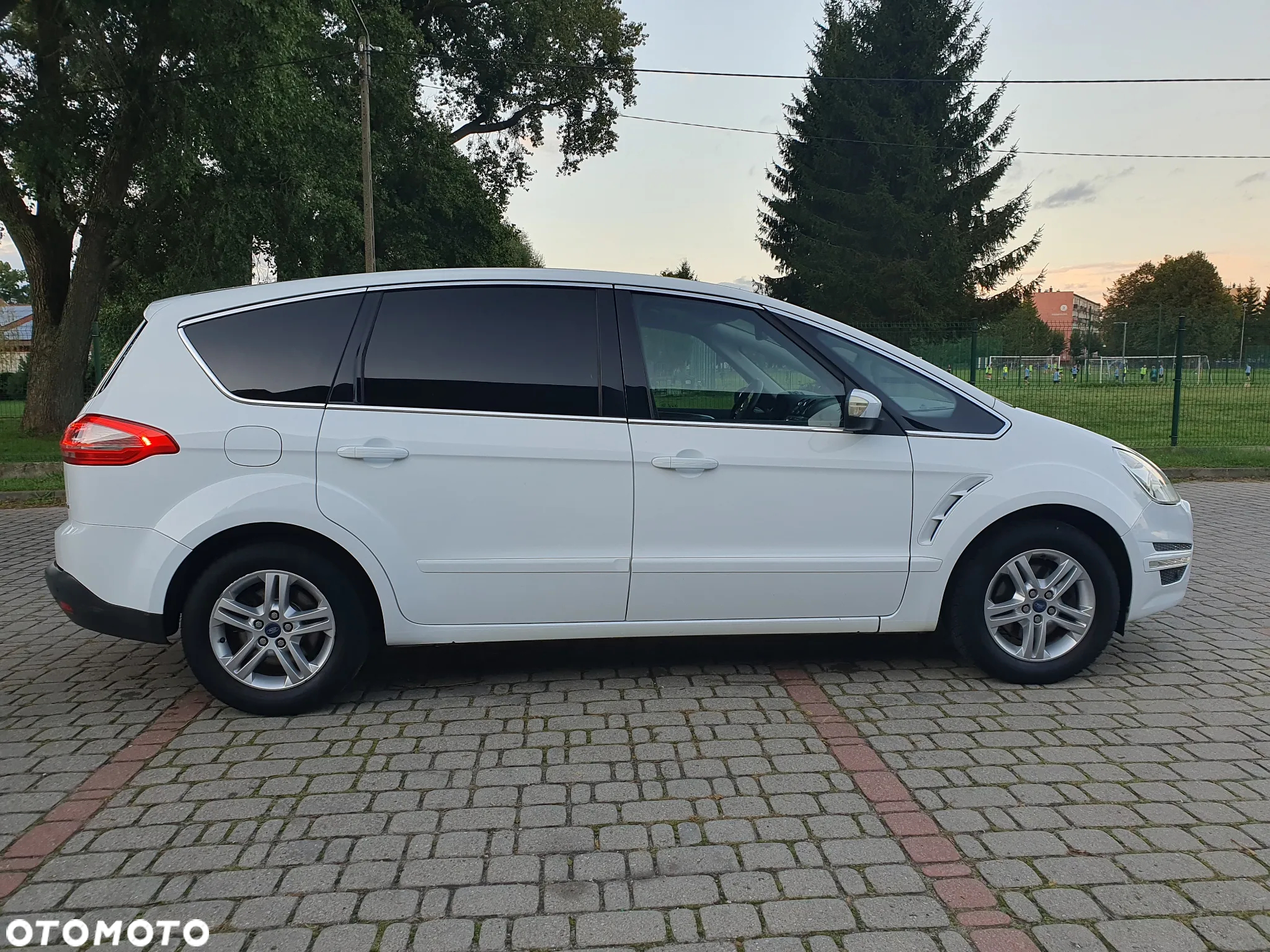Ford S-Max 2.0 TDCi DPF Titanium - 12