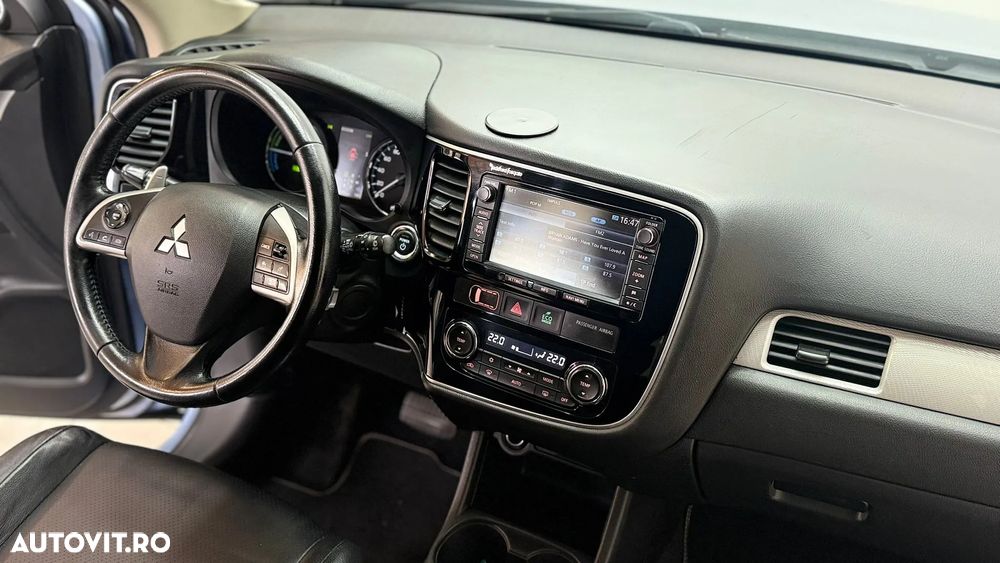 Mitsubishi Outlander 2.0 4WD Plug-In Hybrid - 22