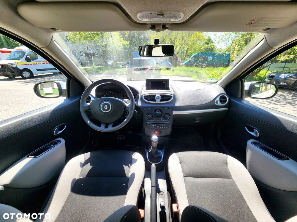 Renault Clio 1.2 16V 75 Expression - 8