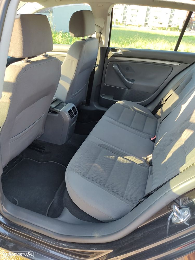 VW Golf 1.6 FSi Confortline - 4