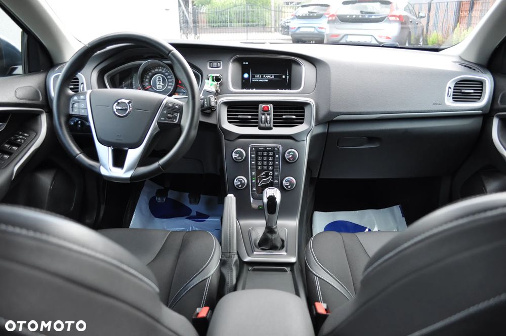 Volvo V40 D2 Momentum - 16