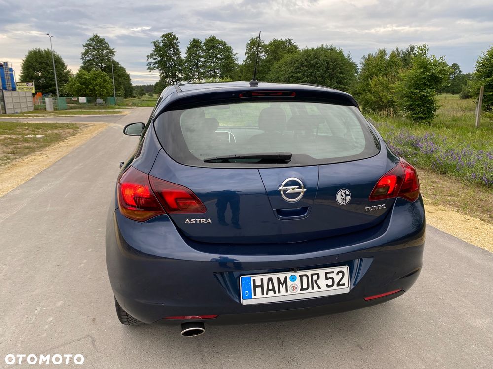Opel Astra 1.6 Turbo - 4