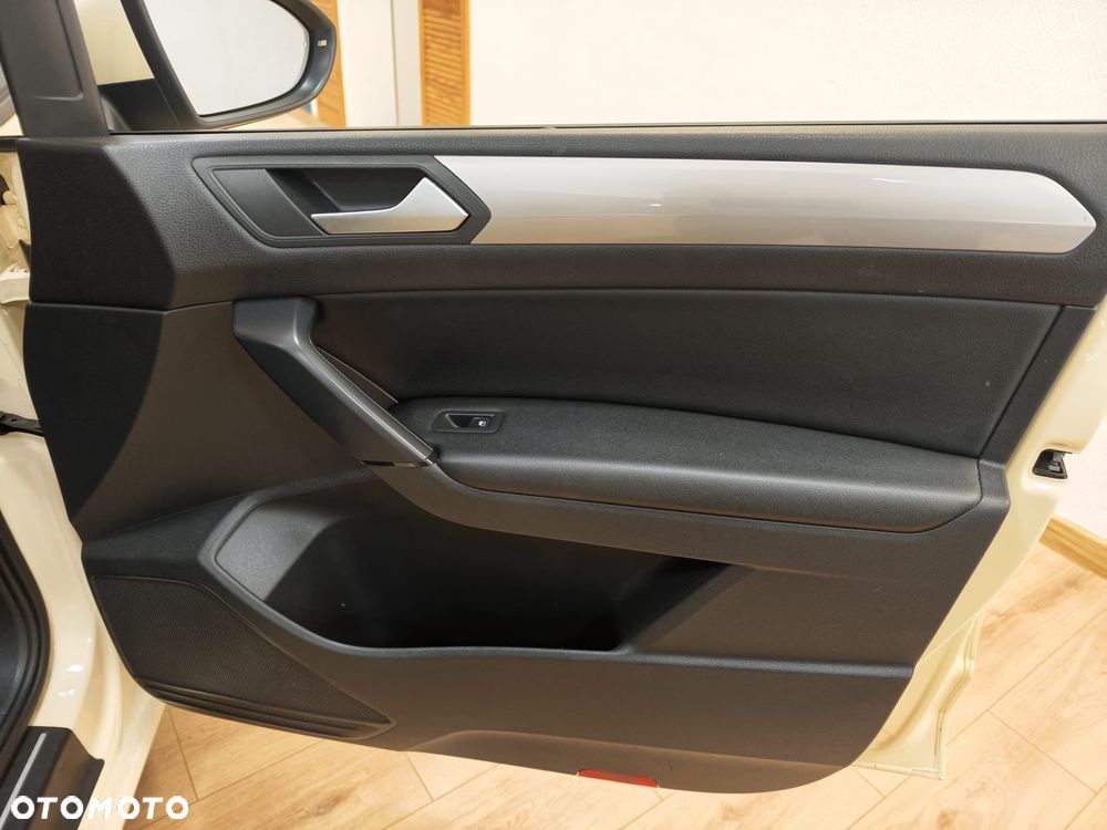 Volkswagen Touran - 26