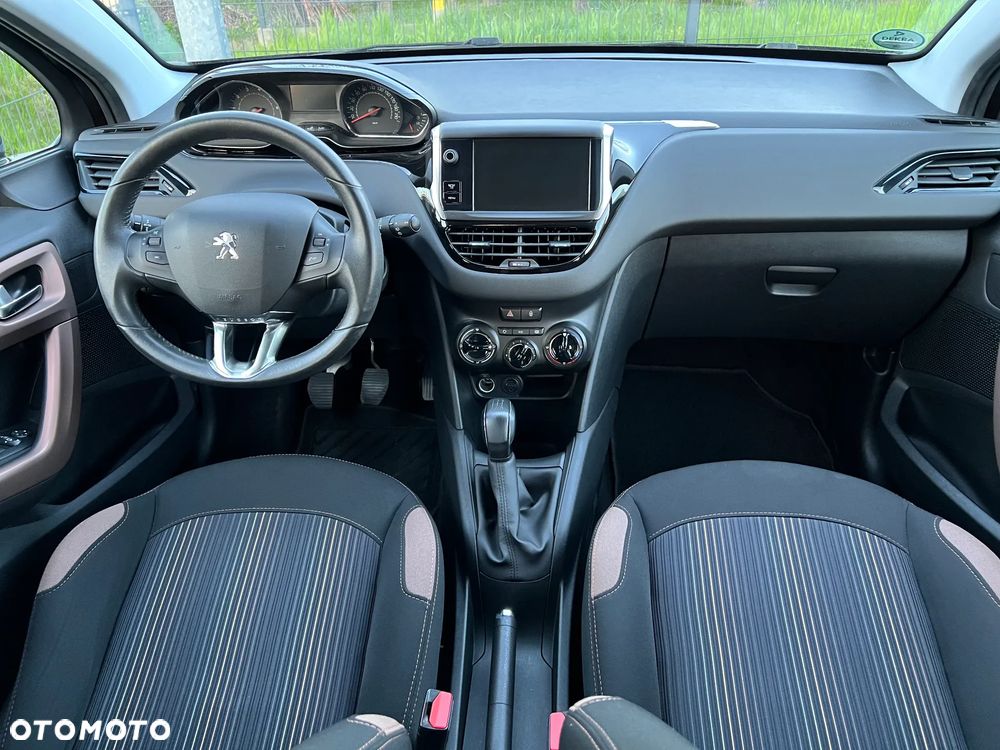 Peugeot 208 - 12