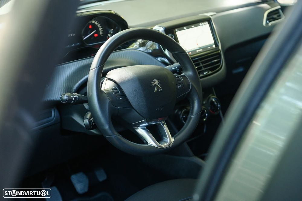 Peugeot 208 1.2 PureTech Signature - 23