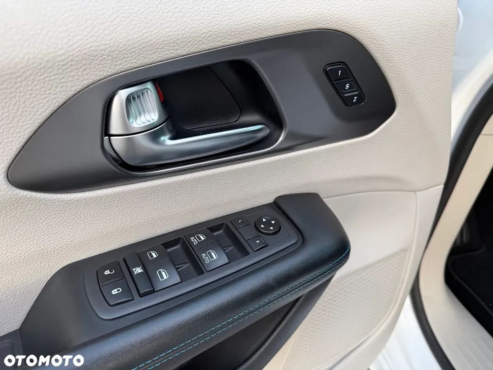 Chrysler Pacifica - 20