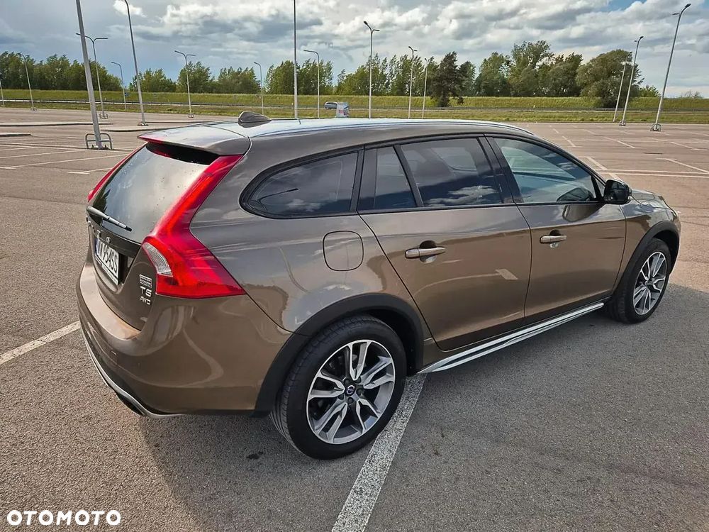 Volvo V60 Cross Country T5 AWD Momentum - 3