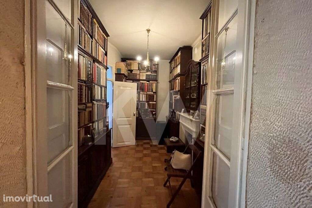 Moradia com 2 pisos e jardim no centro  de Benfica - Grande imagem: 5/23