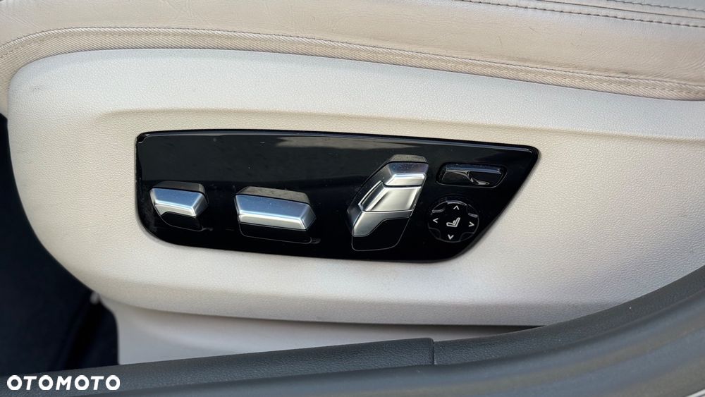 BMW Seria 5 540i Luxury Line sport - 22