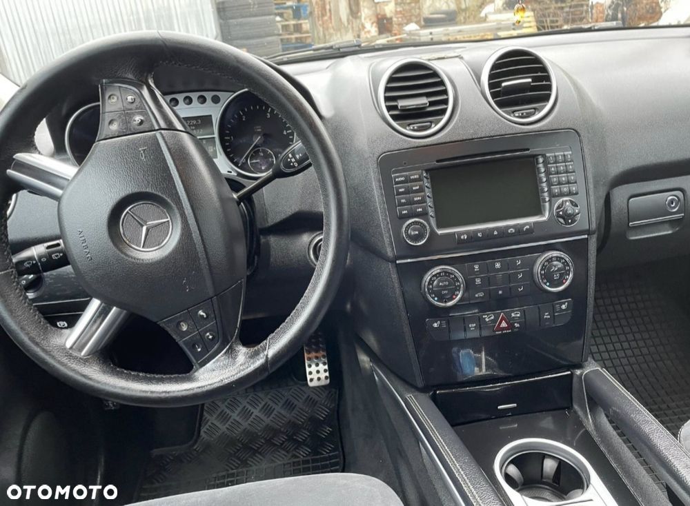 Mercedes-Benz ML - 8