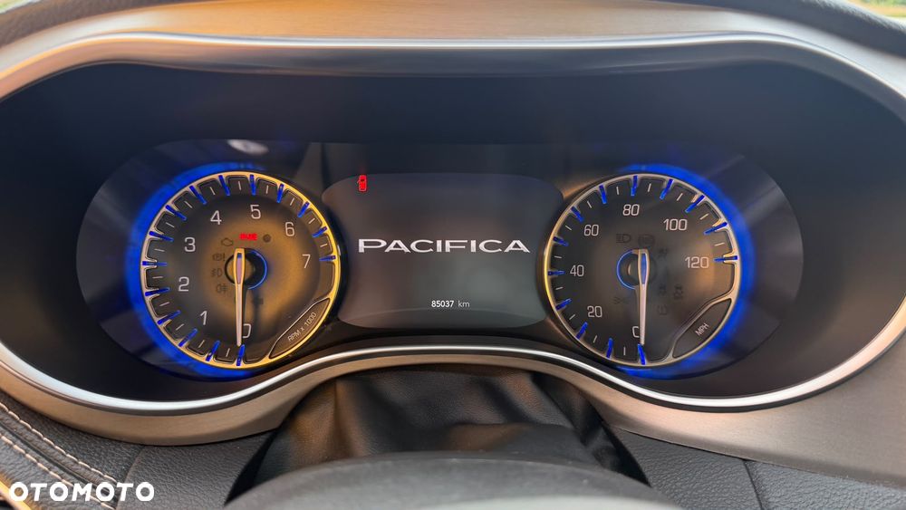 Chrysler Pacifica - 15
