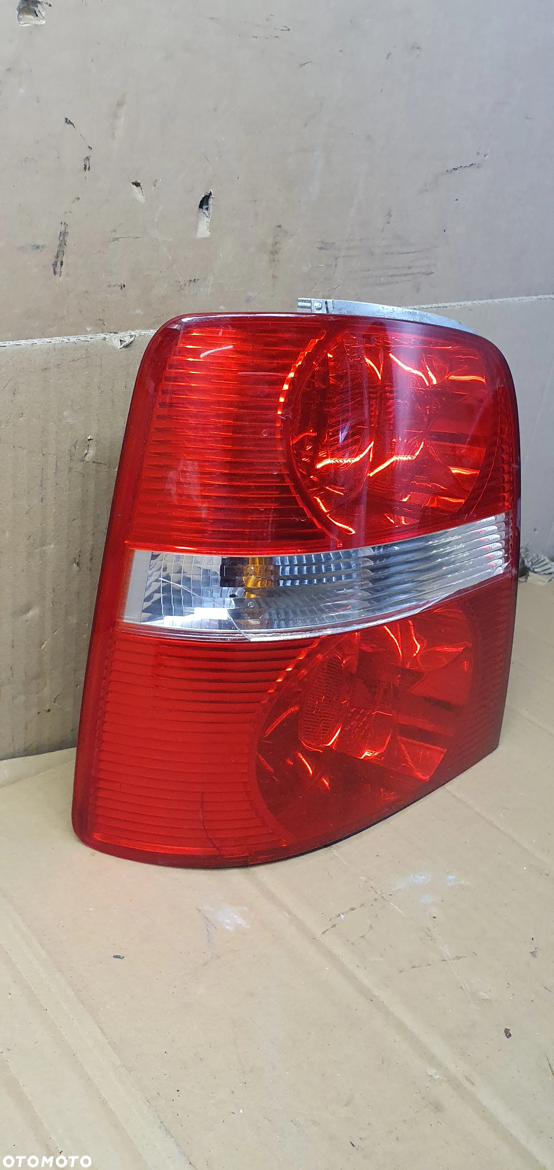 Lampa lewy tył tylna lewa VW Touran 1T0945095C 1T0945111B - 3