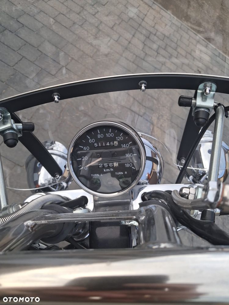 Suzuki Intruder - 8