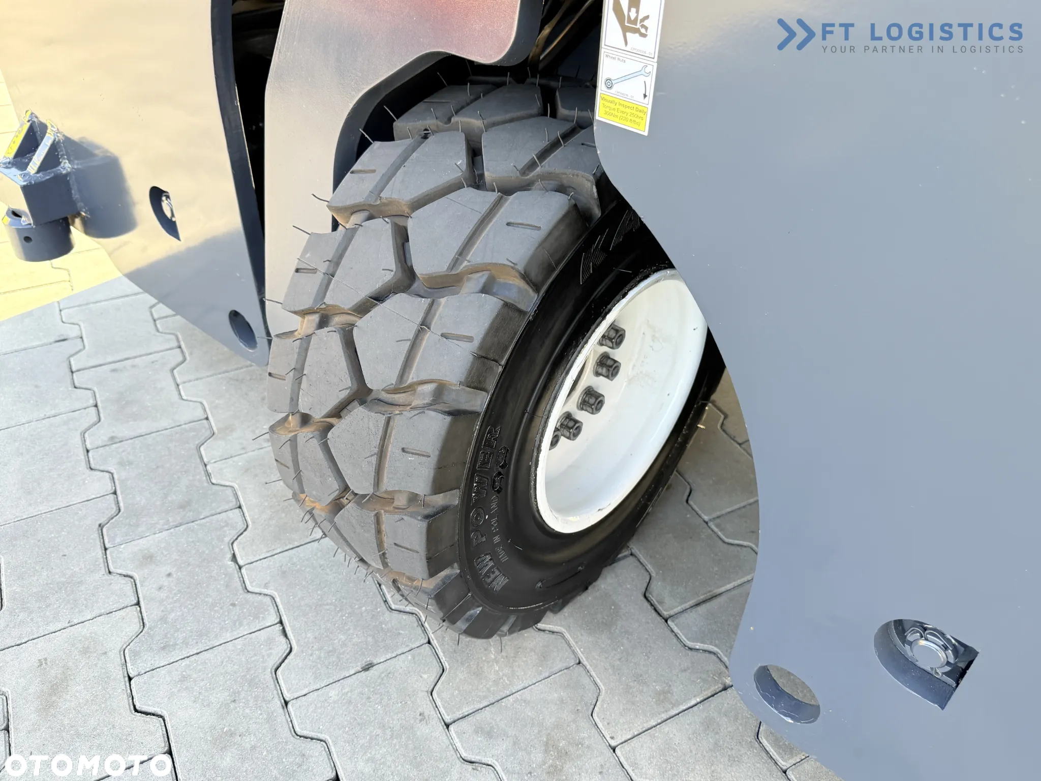 Combilift C3000 / GAS / TRIPLEX- 7600MM / POZYCJONER WIDEŁ / WOLNY SKON / PEŁNA OGRZEWANA KABINA / JEDYNIE 7868H / Szeroka oferta wózków czterokierunkowych i bocznych, dopasowanych do różnorodnych potrzeb i zastosowań. - 9
