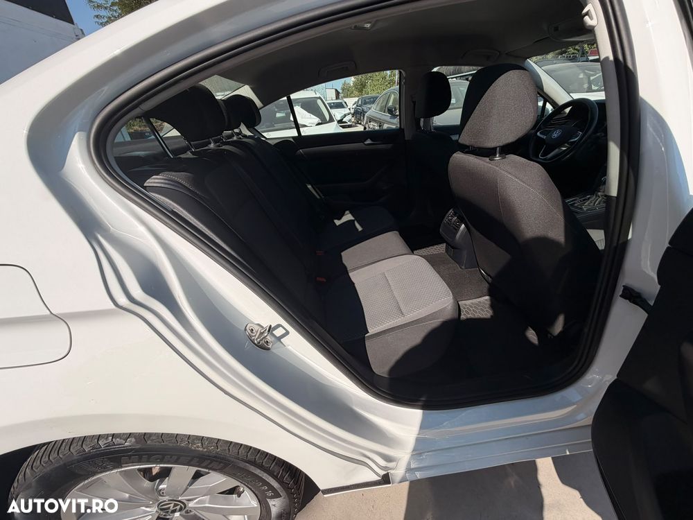 Volkswagen Passat 2.0 TDI DSG Comfortline - 17