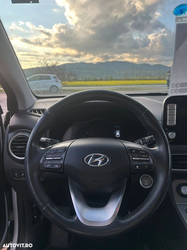 Hyundai KONA Premium - 10