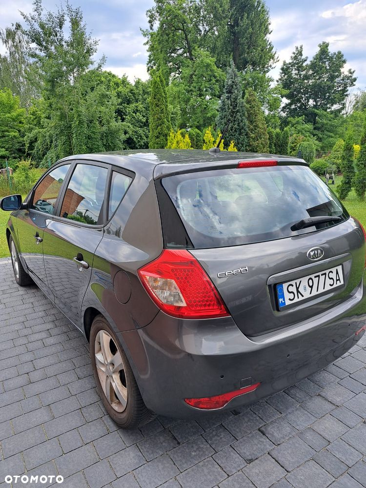 Kia Ceed - 4