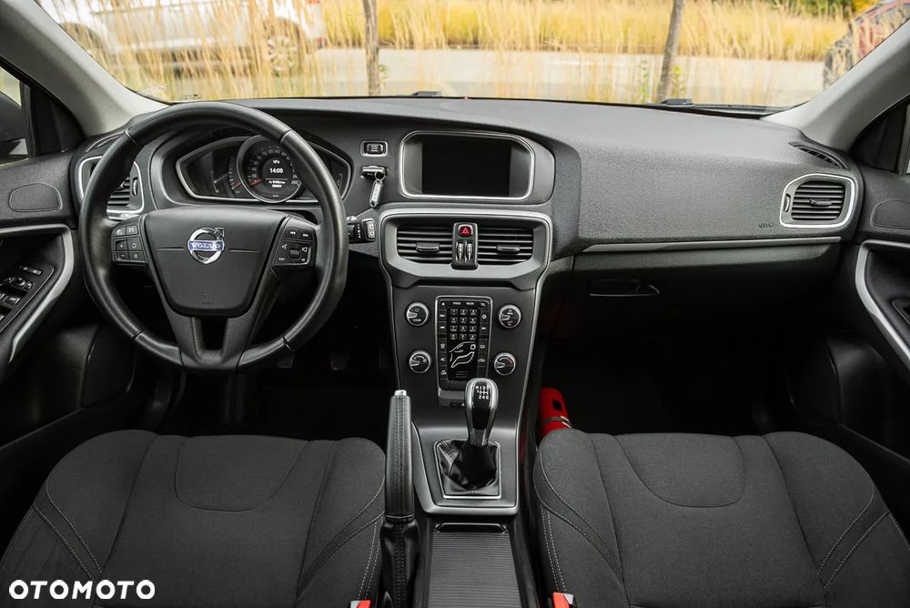 Volvo V40 D2 Momentum - 27