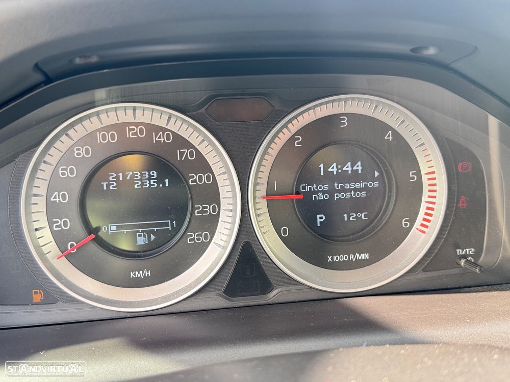 Volvo XC 60 2.0 D3 R-Design Geartronic - 8