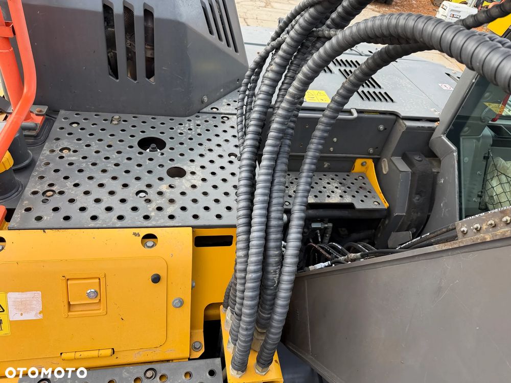 Volvo ECR 235 EL - 13