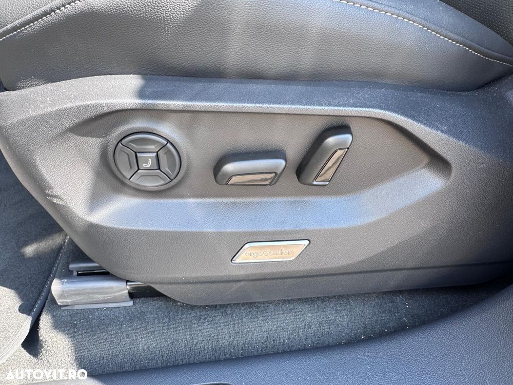 Volkswagen Touareg V6 TDI 4MOTION R-Line - 24