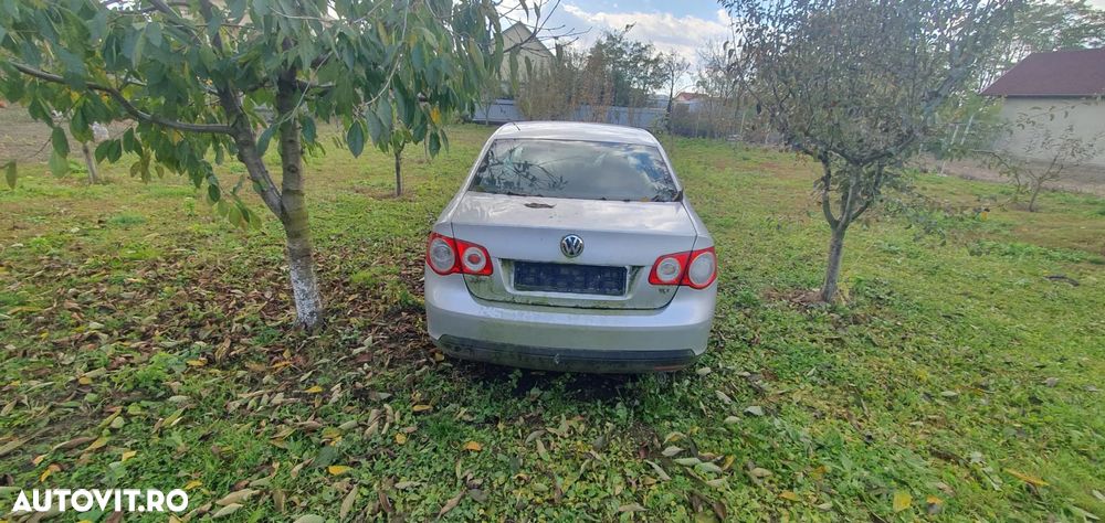 Volkswagen Jetta 1.9 TDI Comfortline - 2
