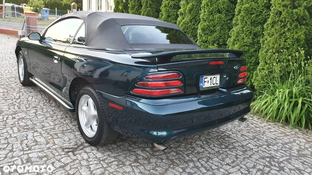 Ford Mustang - 4