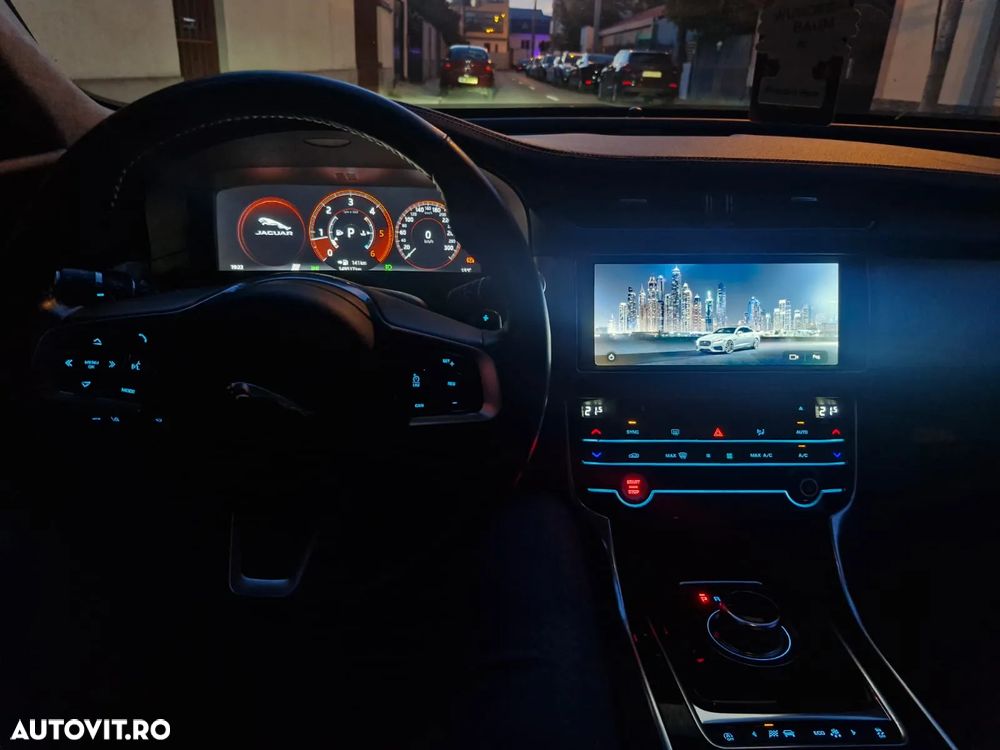 Jaguar XF 20d AWD Prestige - 8