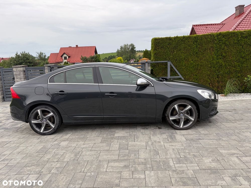 Volvo S60 D3 R-Design - 2