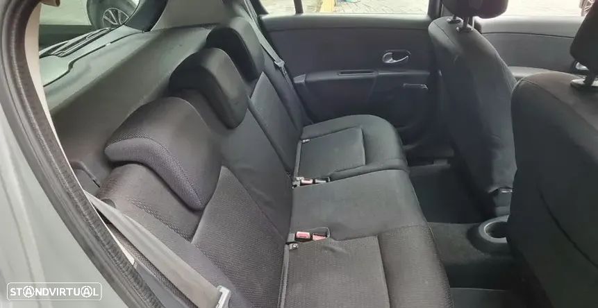 Renault Clio 1.2 16V Confort - 3