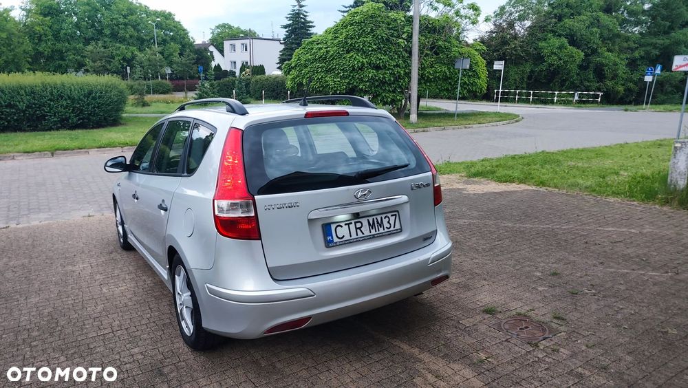 Hyundai i30 blue 1.6 CRDi Premium - 17