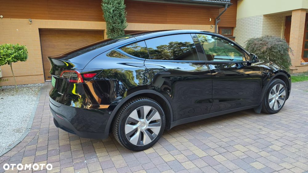 Tesla Model Y Long Range AWD - 3