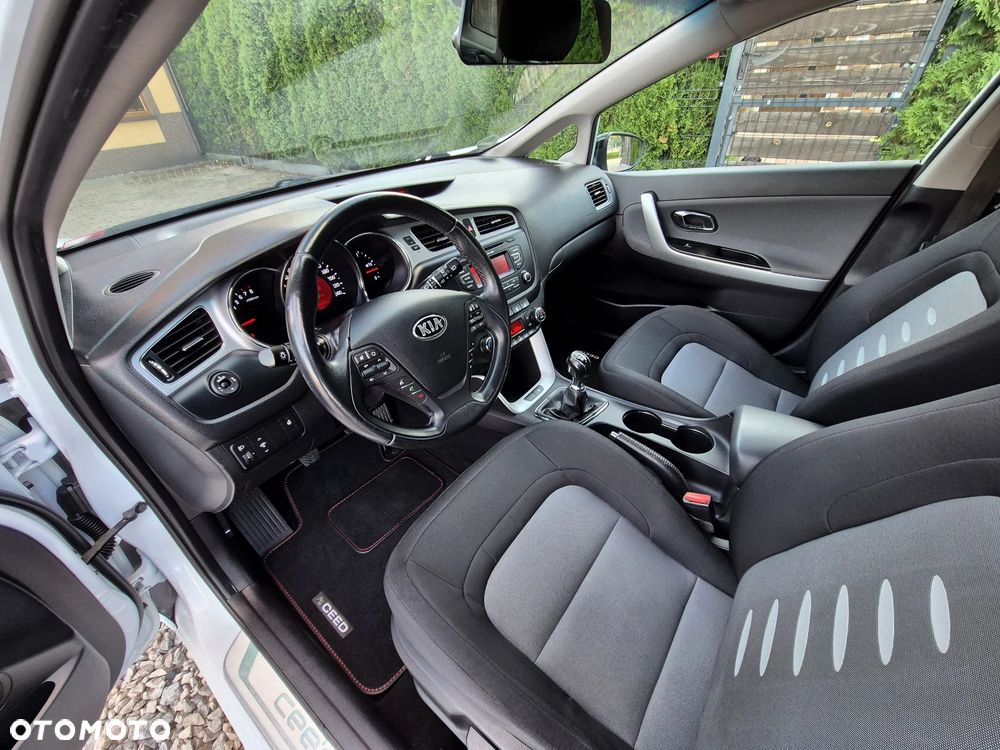 Kia Ceed 1.6 GDI Fifa World Cup Edition - 18