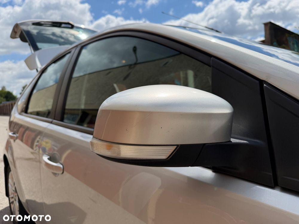 Ford Focus 1.6 Ghia - 29