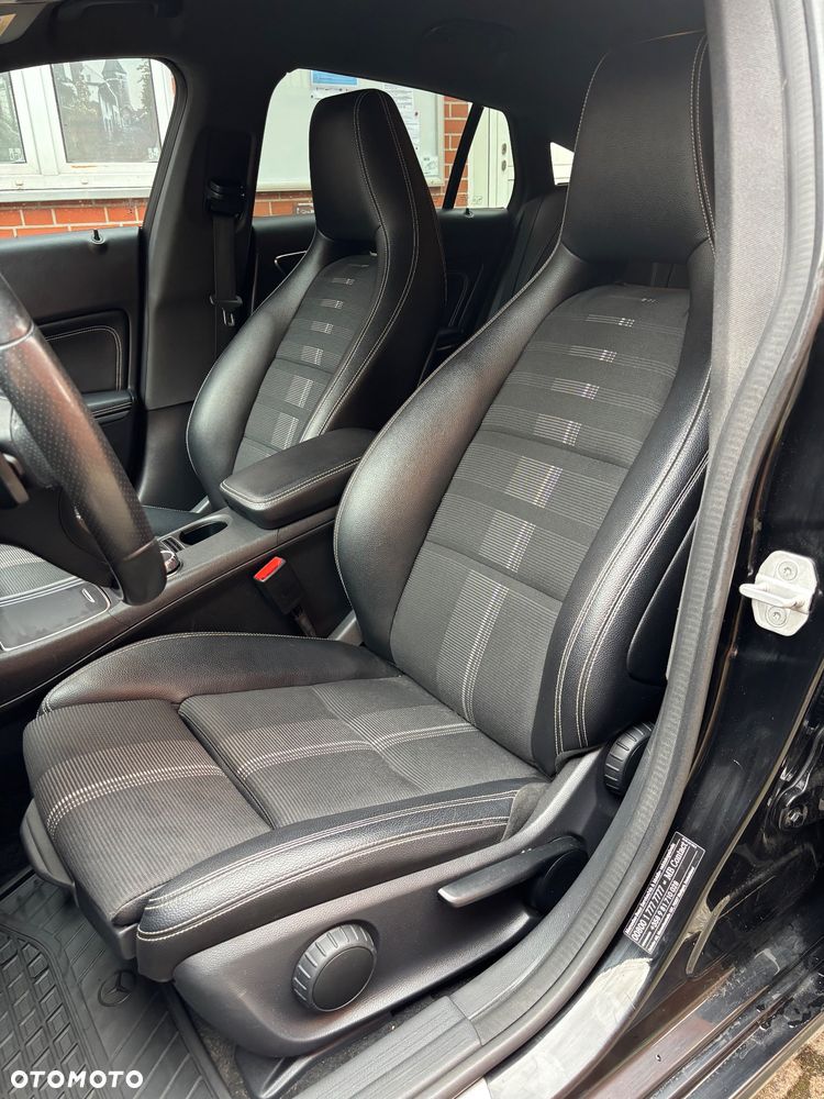 Mercedes-Benz CLA 180 7G-DCT AMG Line - 14