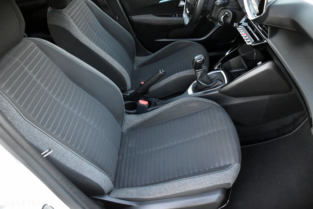 Peugeot 208 - 23