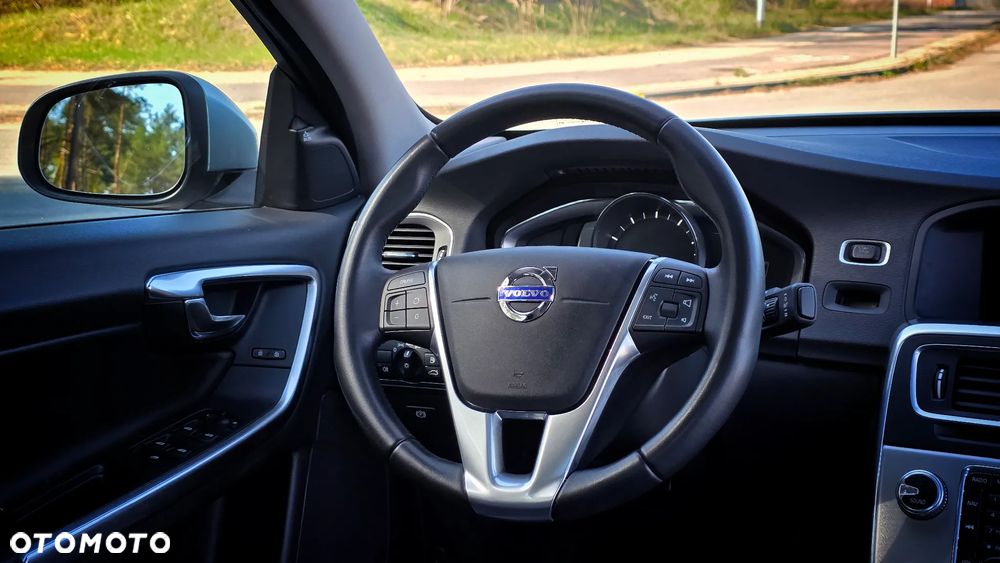 Volvo S60 T5 Drive-E Dynamic Edition (Momentum) - 17