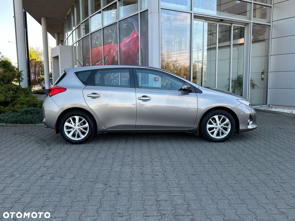 Toyota Auris 1.6 Premium Comfort - 6